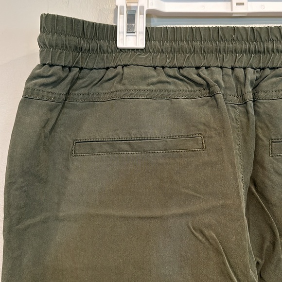 Banana Republic Olive jogger size Medium petite - Picture 5 of 7